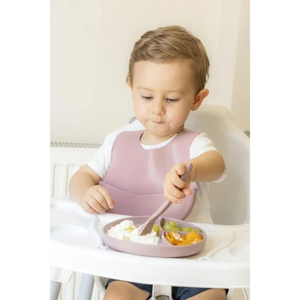 Pembe 3’lü Silikon Yemek Seti – Önlük + Diş Kaşıyıcılı Kaşık + Vakumlu Tabak - Resim 2