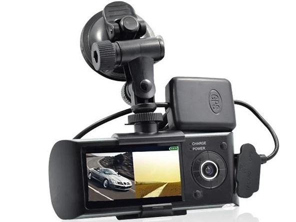 TECHSMART ÇİFT KAMERALI ARAÇ İÇİ KAMERA ürün görseli 1