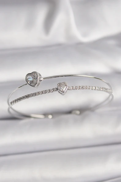 Pirinç Gümüş Renk Zirkon Taşlı Kalp Model Kadın Bileklik - TJ-BB6537 ürün görseli 1