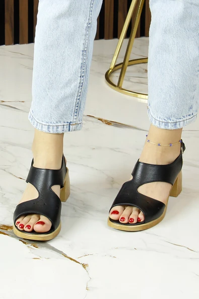 Erkan Saçmacı Ofelia Siyah Hakiki Dana Derisi Delik Detaylı Tokalı Kalın Topuklu Rahat Günlük Sandalet - Resim 3