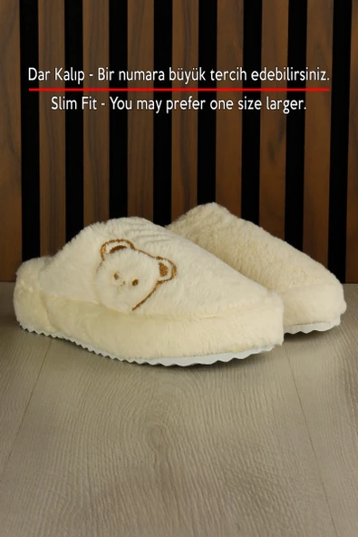 Erkan Saçmacı Clara Krem Pelüş - DAR KALIP - Ayıcık Desenli Kalın Düz Tabanlı Sessiz Kadın Ev Terliği - Resim 2