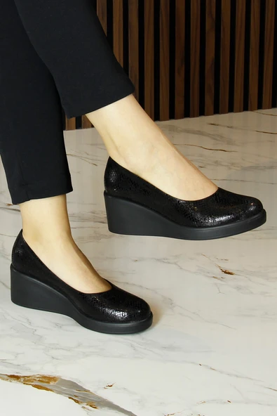 Erkan Saçmacı Mabel Siyah Yılan Hakiki Dana Derisi Yuvarlak Burun Dolgu Topuklu Günlük Ayakkabı ürün görseli 1