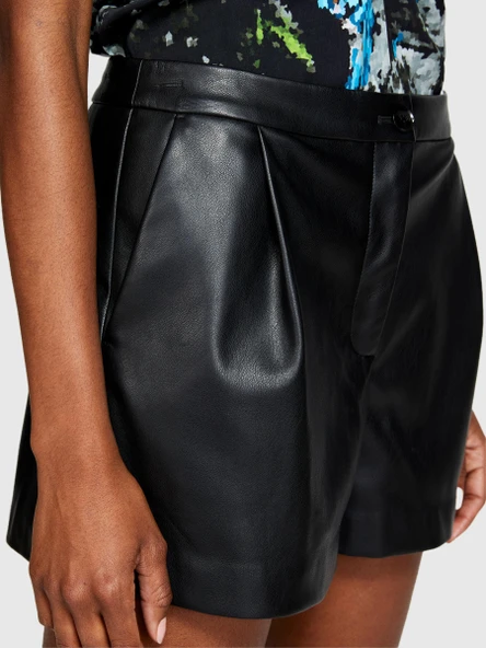 Sisley   Suni Deri Önü Pileli Regular Fit Deri Şort Kadın Siyah Şort - 323A4X9WL900W - Resim 5