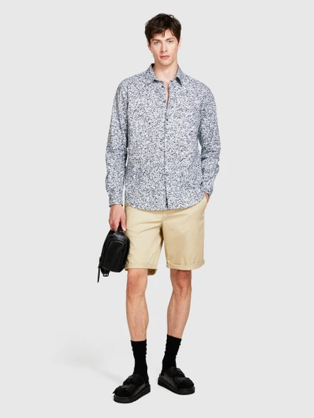 Sisley   Streç Pamuklu Kumaştan Kemer Delikli Kıvrık Paça Kısa Şort Erkek Bej Şort - 324P4TEQS900Z - Resim 4