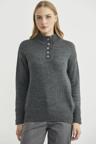 Dik Yaka Düğme Detaylı Yünlü Triko Kazak - Koyu Gri - Resim 2