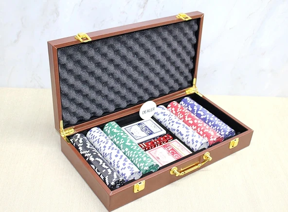 Deri Çantalı 300 Chip Ve 2 Adet İskambil Kağitına Sahip Poker Oyunu Liv630 ürün görseli 1