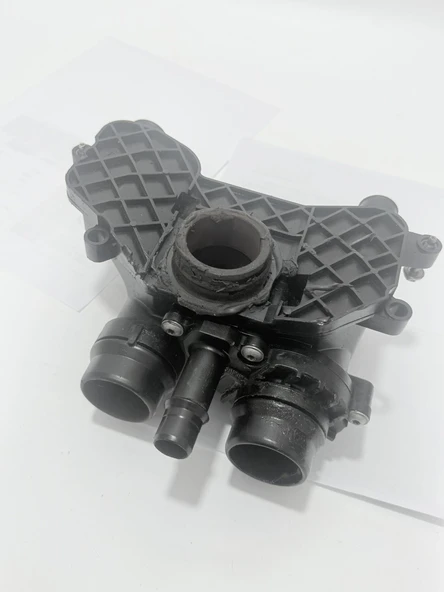 Range Rover 4.4 TDV8 Termostat Gövdesi AL3Q‑9K478‑DD (Çıkma Parça) - Resim 5