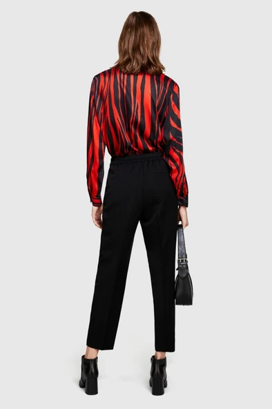 %100 Viskoz Desenli Gömlek V Yaka Saten Gömlek Kadın Siyah Gömlek - 323A53CRLQ05U - Resim 7