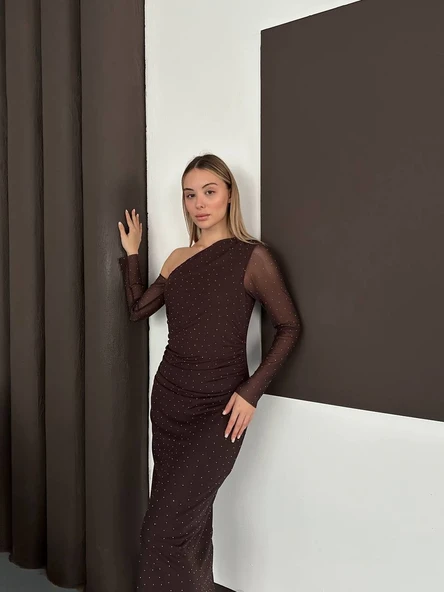 Tek Omuz Detaylı Işıltılı Drapeli Midi Elbise - Resim 5