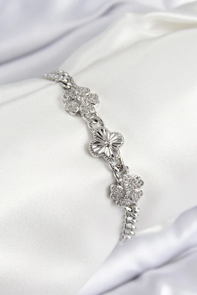 Pirinç Zirkon Taşlı Yonca Model Gümüş Renk Kadın Bileklik - TJ-BB7558 ürün görseli 1