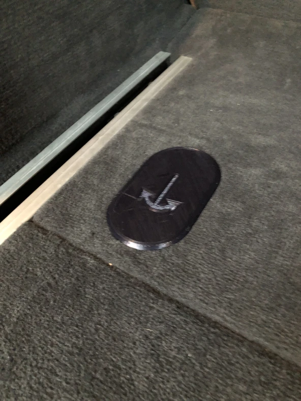 BMW X3 (E83) için Çocuk Koltuğu Sabitleme Kapağı (bagaj) - 3409558 - Resim 2