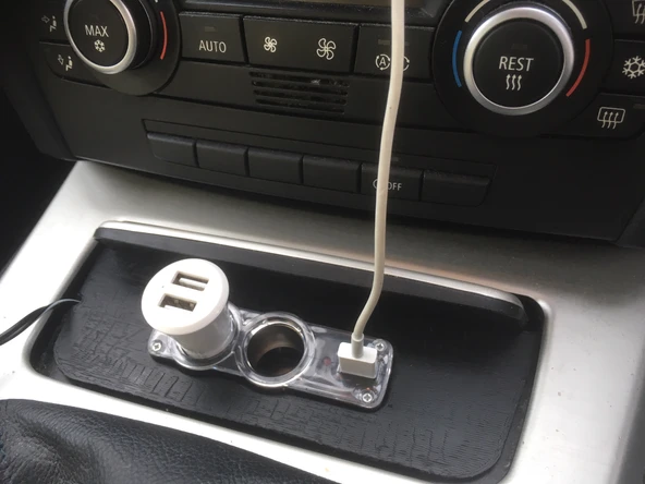 BMW e90_e91 için Konsol Küllük Sigara Adaptörü Aksesuar Plakası - 3316486 - Resim 2