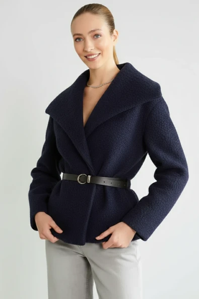 Kemerli Dokulu Şal Yakalı Kısa Kaban - Resim 9