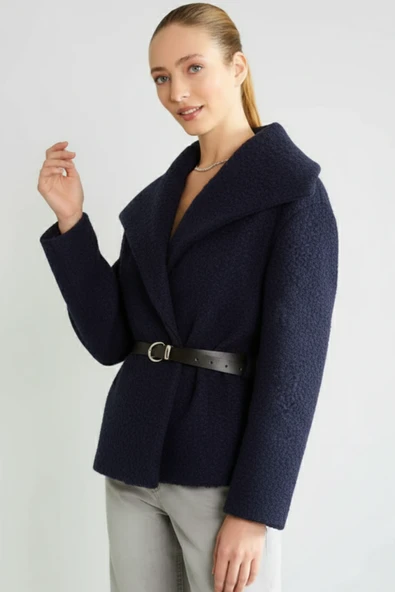 Kemerli Dokulu Şal Yakalı Kısa Kaban - Resim 12