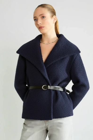 Kemerli Dokulu Şal Yakalı Kısa Kaban - Resim 11