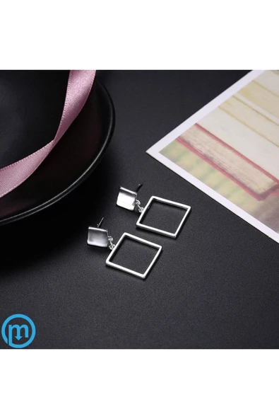 Kare Kadın Saplamalı Küpe- Gümüş Renk - Resim 3