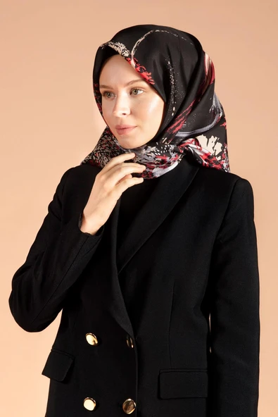 %100 Twill İpek Suluboya Çiçek Desenli Siyah - Bordo Renkli 90x90 Eşarp Dikim Şekli : El Dikişi - Resim 2