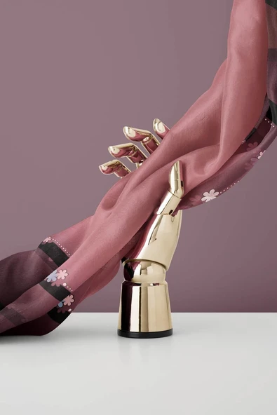 %100 Twill İpek Kenar Motifi Çiçek Desenli Gül Kurusu - Siyah Renkli 90x90 Eşarp Dikim Şekli : El Dikişi - Resim 5