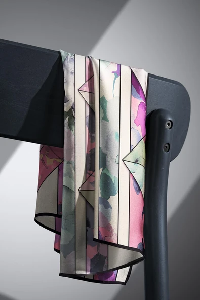 %100 Twill İpek Bahar Çiçekleri Desenli Lila - Su Yeşili Renkli 90x90 Eşarp Kenar Dikiş Şekli El Dikişli - Resim 5