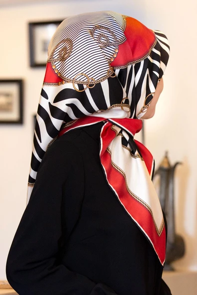 %100 Twill İpek Zincirli Ve Zebra Desenli Kırmızı - Siyah Renkli 90x90 Eşarp Dikim Şekli : El Dikişi ürün görseli 1