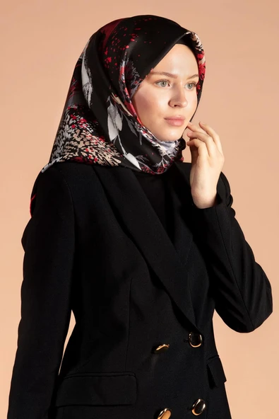 %100 Twill İpek Suluboya Çiçek Desenli Siyah - Bordo Renkli 90x90 Eşarp Dikim Şekli : El Dikişi ürün görseli 1