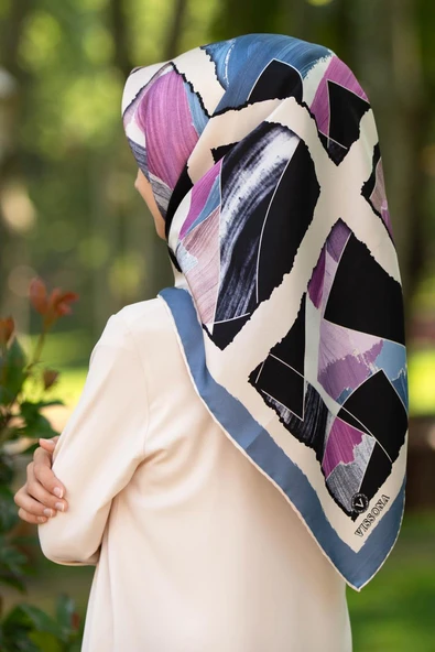 %100 Twill İpek Geometrik Desenli Bebe Mavisi - Pembe Renkli 90x90 Eşarp Dikim Şekli : El Dikişi ürün görseli 1