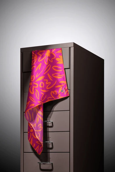 % 57 İPEK % 43 VİSKON Twill İpek Büyük Çiçek Desenli Fuşya - Turuncu Renkli 90x90 Eşarp Dikim Şekli : El Dikişi - Resim 6