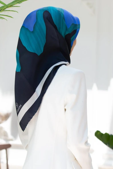 %100 Twill İpek Geometrik Desenli Petrol Yeşili - Saks Renkli 90x90 Eşarp Dikim Şekli : El Dikişi ürün görseli 1