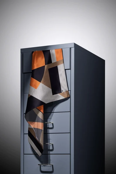 %100 Twill İpek Geometrik Çizgi Desenli Siyah - Taba Renkli 90x90 Eşarp Kenar Dikiş Şekli El Dikişli - Resim 5