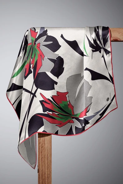 %100 Twill İpek Çiçek Desenli Krem - Bordo Renkli 90x90 Eşarp Dikim Şekli : El Dikişi - Resim 6