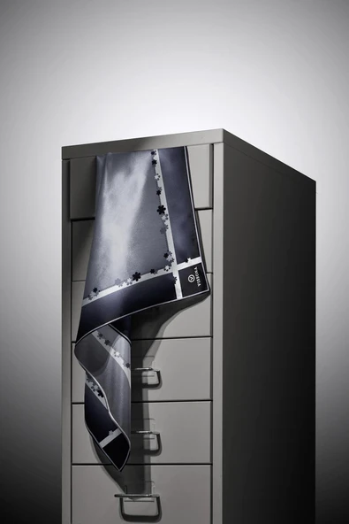 %100 Twill İpek Kenar Motifi Çiçek Desenli Gri - Gümüş Renkli 90x90 Eşarp Dikim Şekli : El Dikişi - Resim 6