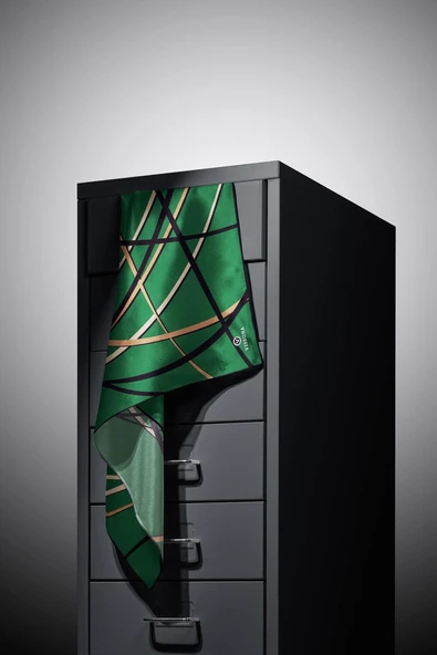 %100 Twill İpek Çizgili Desenli Zümrüt Yeşili - Siyah Renkli 90x90 Eşarp Dikim Şekli : El Dikişi - Resim 5