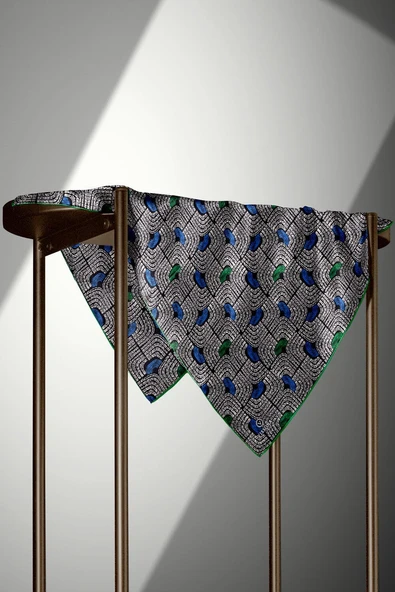 %100 Twill İpek Geometrik Desenli Saks - Zümrüt Yeşili Renkli 90x90 Eşarp Dikim Şekli : El Dikişi - Resim 4