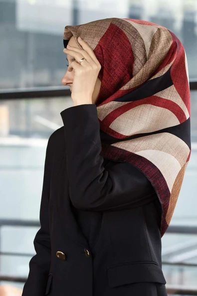 %100 Twill İpek Daire Desenli Bordo Renkli 90x90 Eşarp Eşarp Kenar Dikiş Şekli El Dikişli ürün görseli 1