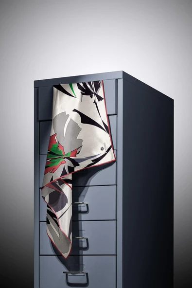 %100 Twill İpek Çiçek Desenli Krem - Bordo Renkli 90x90 Eşarp Dikim Şekli : El Dikişi - Resim 4