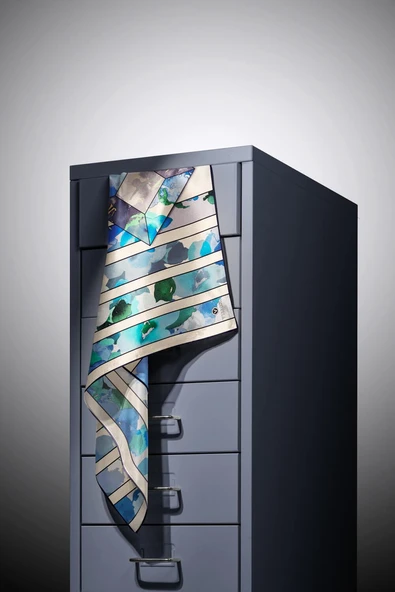 %100 Twill İpek Bahar Çiçekleri Desenli Bebe Mavisi - İndigo Renkli 90x90 Eşarp Kenar Dikiş Şekli El Dikişli - Resim 3