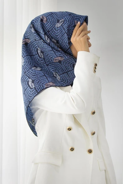 %100 Twill İpek Geometrik Desenli İndigo - Siyah Renkli 90x90 Eşarp Dikim Şekli : El Dikişi ürün görseli 1