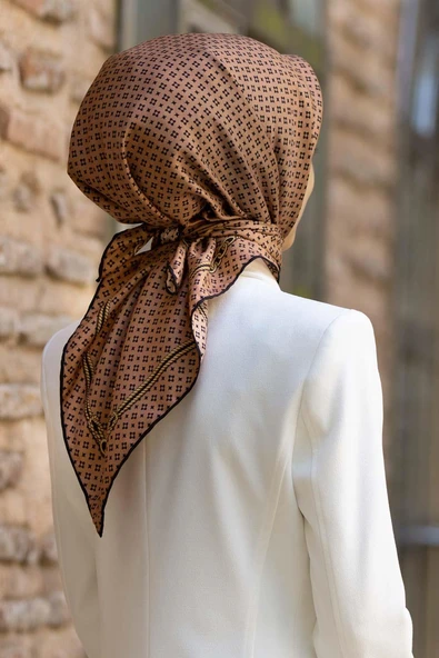 %100 Twill İpek Zincir Desenli Bakır - Siyah Renkli 90x90 Eşarp Dikim Şekli : El Dikişi ürün görseli 1