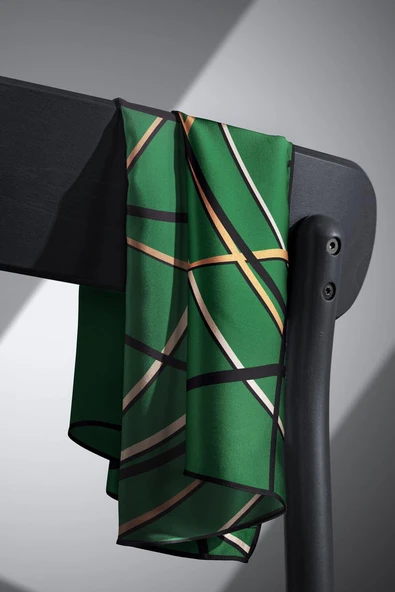 %100 Twill İpek Çizgili Desenli Zümrüt Yeşili - Siyah Renkli 90x90 Eşarp Dikim Şekli : El Dikişi - Resim 3