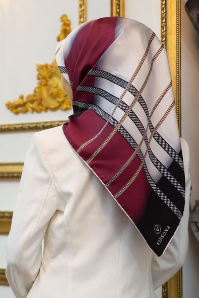 %100 Twill İpek Geometrik Desenli Siyah - Bordo Renkli 90x90 Eşarp Dikim Şekli : El Dikişi ürün görseli 1