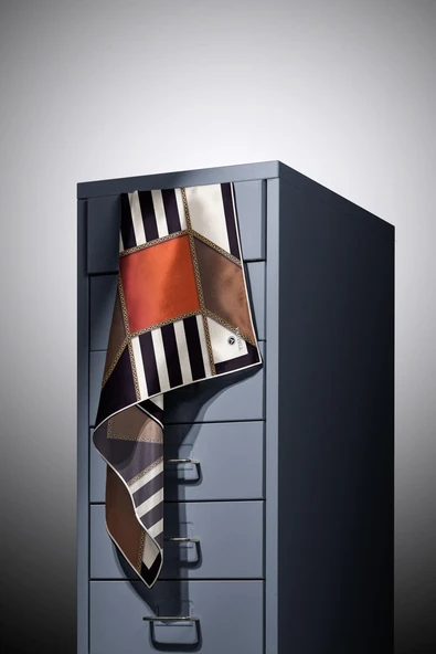 %100 Twill İpek Geometrik Desenli Taba - Vizon Renkli 90x90 Eşarp Dikim Şekli : El Dikişi - Resim 2