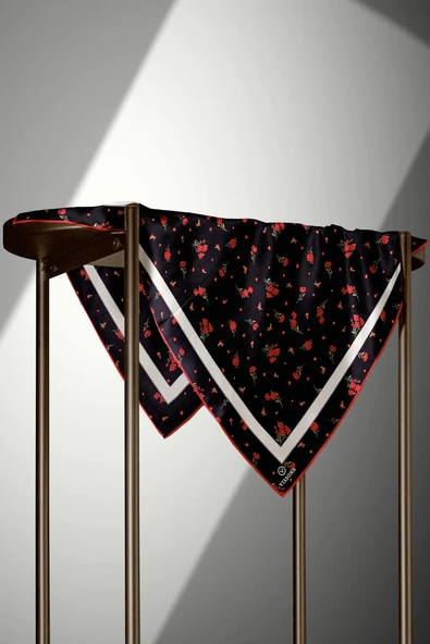 100% Twill İpek Bordürlü Çıtır Çiçek Desenli Siyah - Kırmızı Renkli 90x90 Dikim Şekli : El Dikişi Eşarp - Resim 12