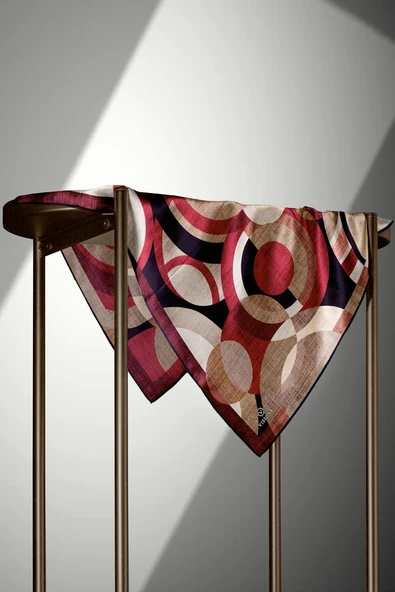 %100 Twill İpek Daire Desenli Bordo Renkli 90x90 Eşarp Eşarp Kenar Dikiş Şekli El Dikişli - Resim 5