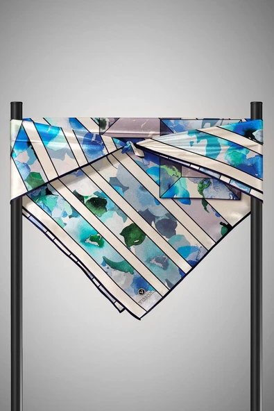 %100 Twill İpek Bahar Çiçekleri Desenli Bebe Mavisi - İndigo Renkli 90x90 Eşarp Kenar Dikiş Şekli El Dikişli - Resim 6