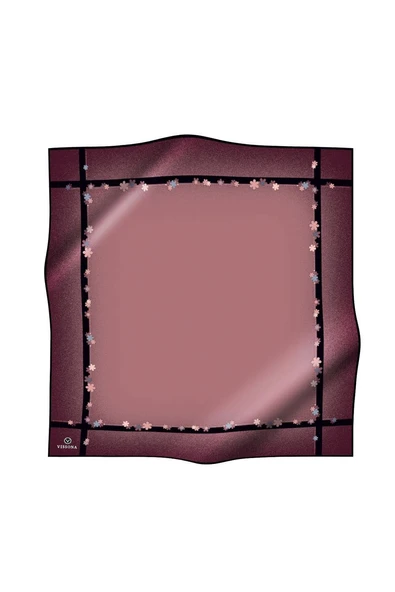 %100 Twill İpek Kenar Motifi Çiçek Desenli Gül Kurusu - Siyah Renkli 90x90 Eşarp Dikim Şekli : El Dikişi - Resim 2