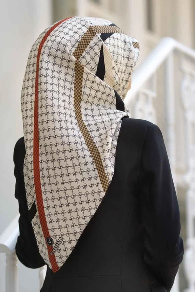 %100 Twill İpek Monogram Ve Şerit Desenli Taba - Siyah Renkli 90x90 Eşarp Dikim Şekli : El Dikişi ürün görseli 1