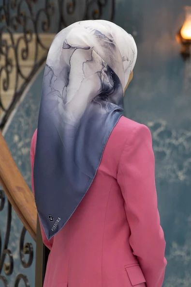 %100 Twill İpek Duman Desenli Krem - Gri Renkli Renkli 90x90 Eşarp Dikim Şekli : El Dikişi ürün görseli 1