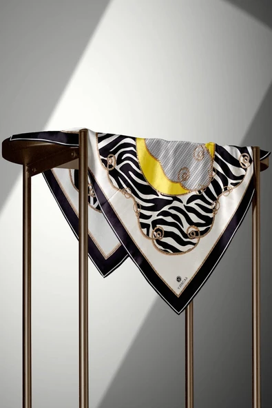 %100 Twill İpek Zincirli Ve Zebra Desenli Siyah - Limon Sarısı Renkli 90x90 Eşarp Dikim Şekli : El Dikişi - Resim 3