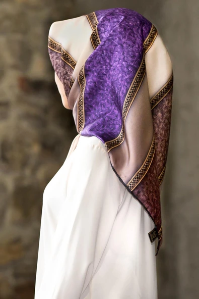 %100 Twill İpek Dokulu Ve Şerit Desenli Mor - Somon Renkli 90x90 Eşarp Dikim Şekli : El Dikişi ürün görseli 1