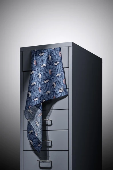 %100 Twill İpek Geometrik Desenli İndigo - Siyah Renkli 90x90 Eşarp Dikim Şekli : El Dikişi - Resim 5